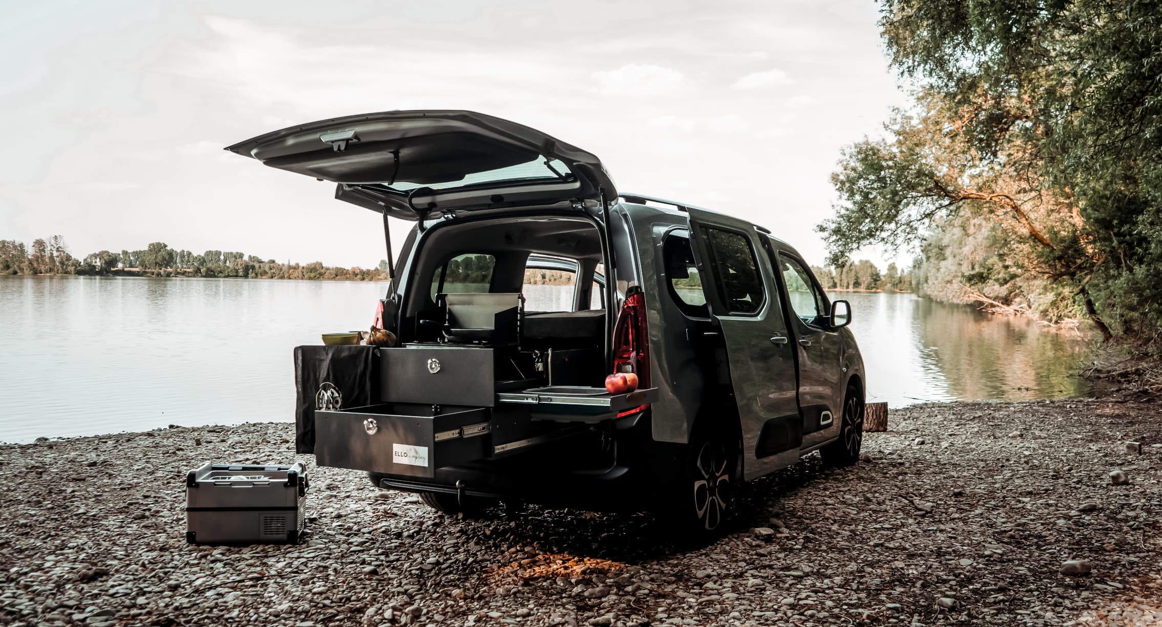 Camping Box fürs Auto - Schlafen, Kochen und Abwaschen